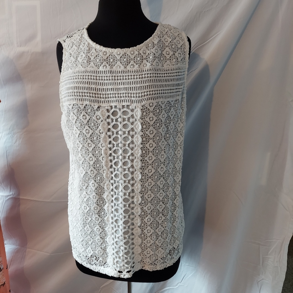 Sleeveless Lace blouse